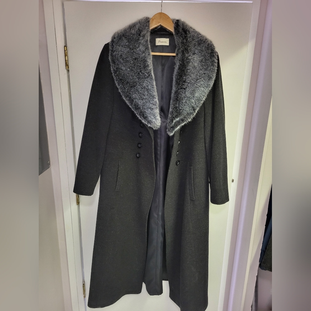 Women's Vintage Black Coat with Faux Fur Collar